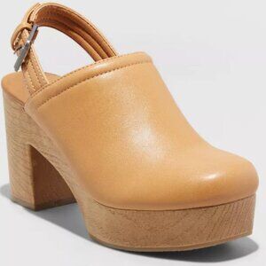 Universal Thread Watson Women's Tan Platform Clog